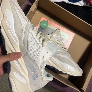 YEEZY 700